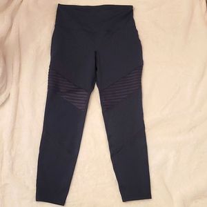 NWOT Old Navy Yoga Pants